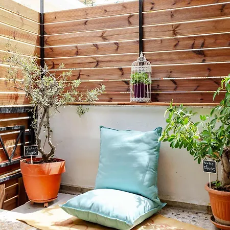Σπίτι διακοπών Kalamata's Urban Oasis With Private Balcony