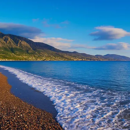 Kalamata's Urban Oasis With Private Balcony *
