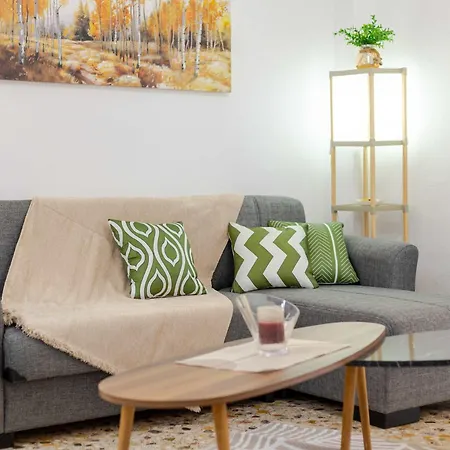 Kalamata's Urban Oasis With Private Balcony *