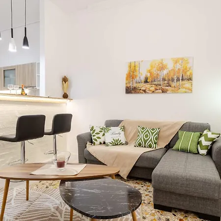 Kalamata's Urban Oasis With Private Balcony Σπίτι διακοπών Καλαμάτα