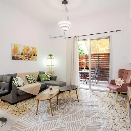 Kalamata's Urban Oasis With Private Balcony