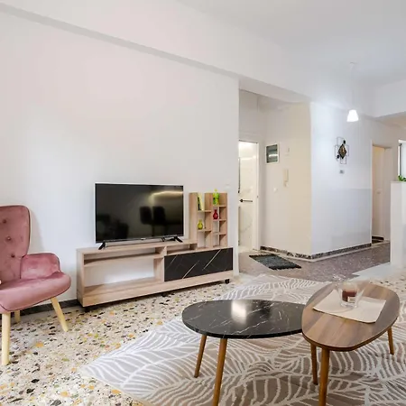 Σπίτι διακοπών Kalamata's Urban Oasis With Private Balcony