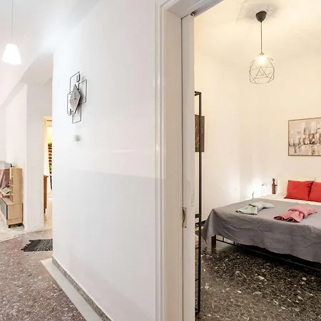 Σπίτι διακοπών Kalamata's Urban Oasis With Private Balcony