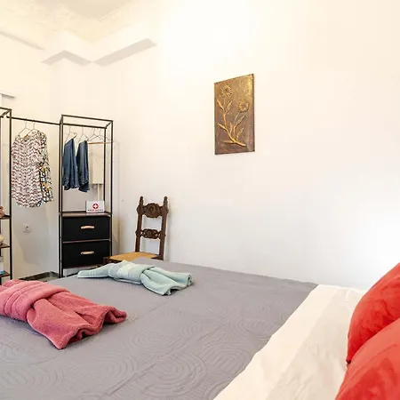 Kalamata's Urban Oasis With Private Balcony *