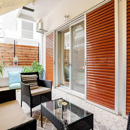 Kalamata's Urban Oasis With Private Balcony