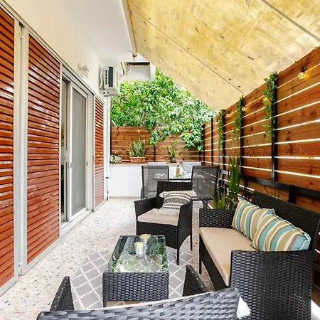 Kalamata's Urban Oasis With Private Balcony *